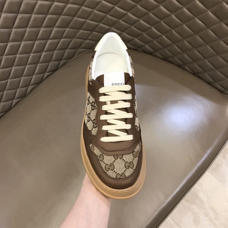 Gvc*1 MEN S GG EMBOSSED SNEAKER   GCC033