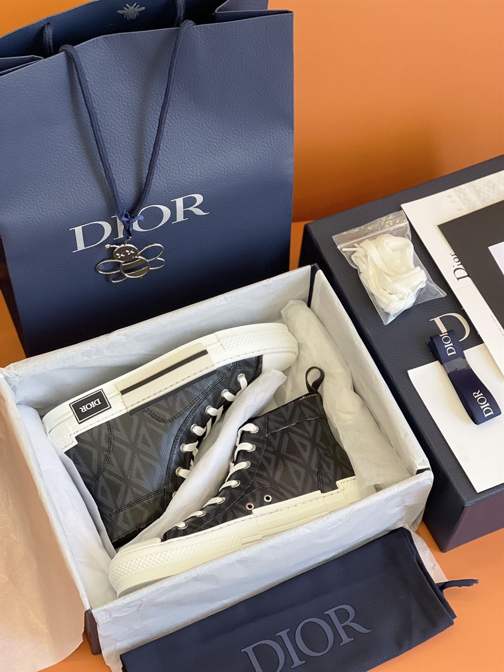 D10r B23 HIGH-TOP SNEAKER   DO030