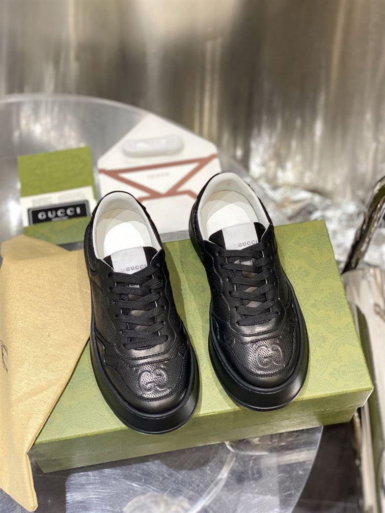 Gvc*1 MEN S GG EMBOSSED SNEAKER BLACK LEATHER   GCC004
