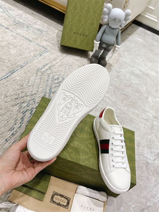 Gvc*1 Dupes Shoes INTERLOCKING G SNEAKERS   GCC094