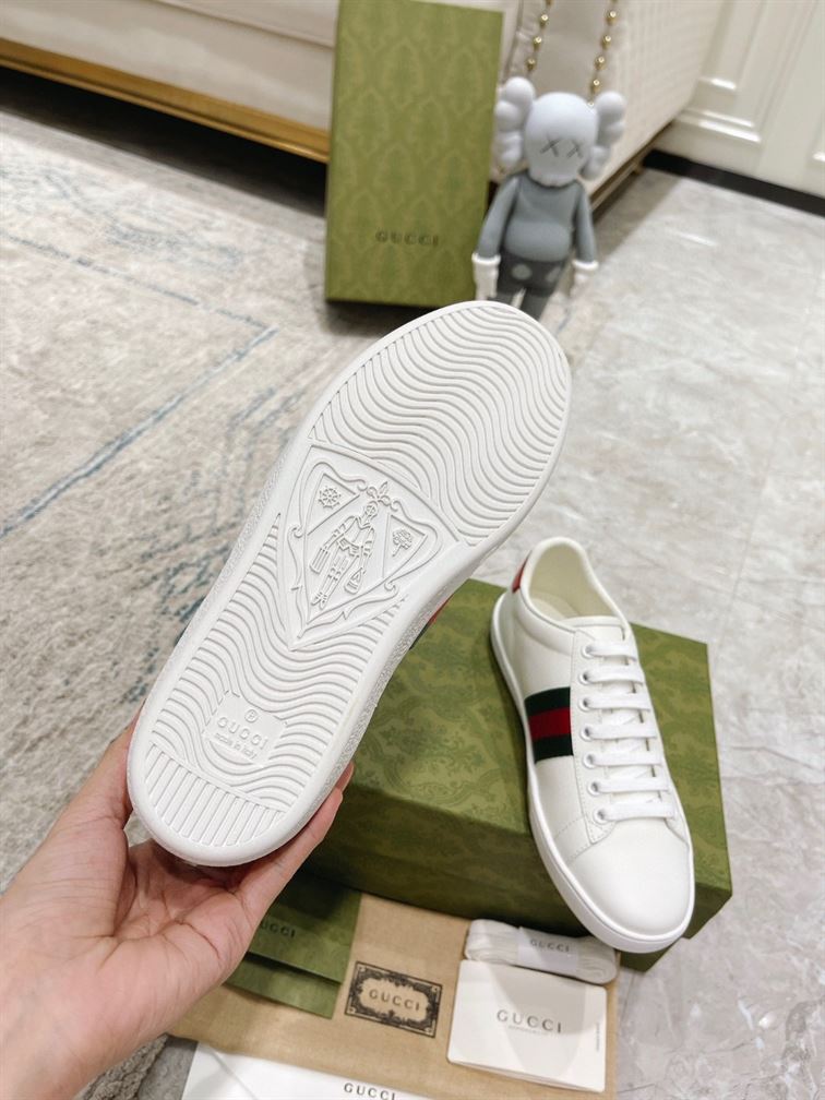 Gvc*1 Dupes Shoes ACE SNEAKER WHITE LEATHER WITH BEE   GCC087