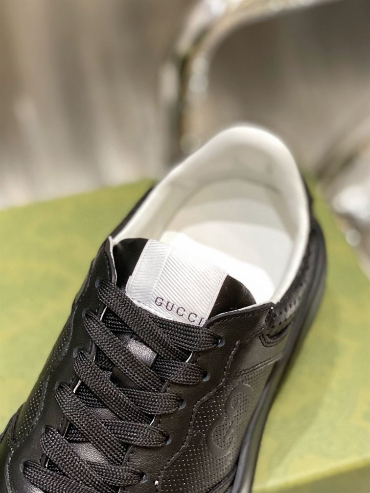 Gvc*1 MEN S GG EMBOSSED SNEAKER BLACK LEATHER   GCC004