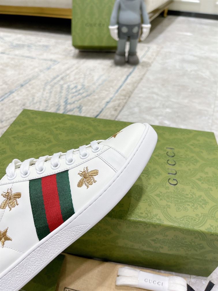 Gvc*1 Dupes Shoes ACE EMBROIDERED SNEAKER WITH BEES AND STARS   GCC090