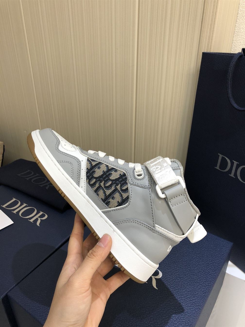 D10r B27 HIGH-TOP SNEAKER   DO009