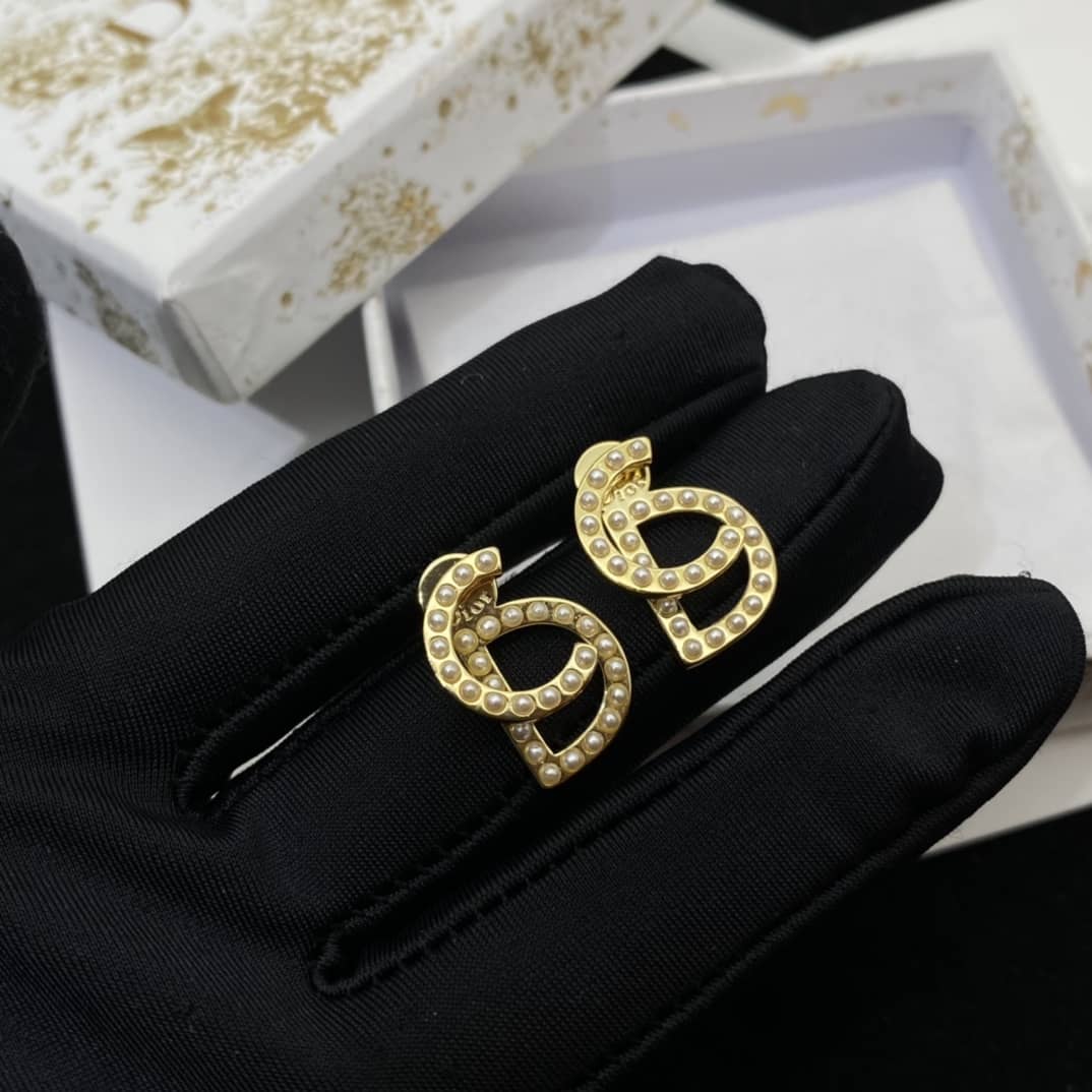 Best Chr1st1an D10r Classic Earring