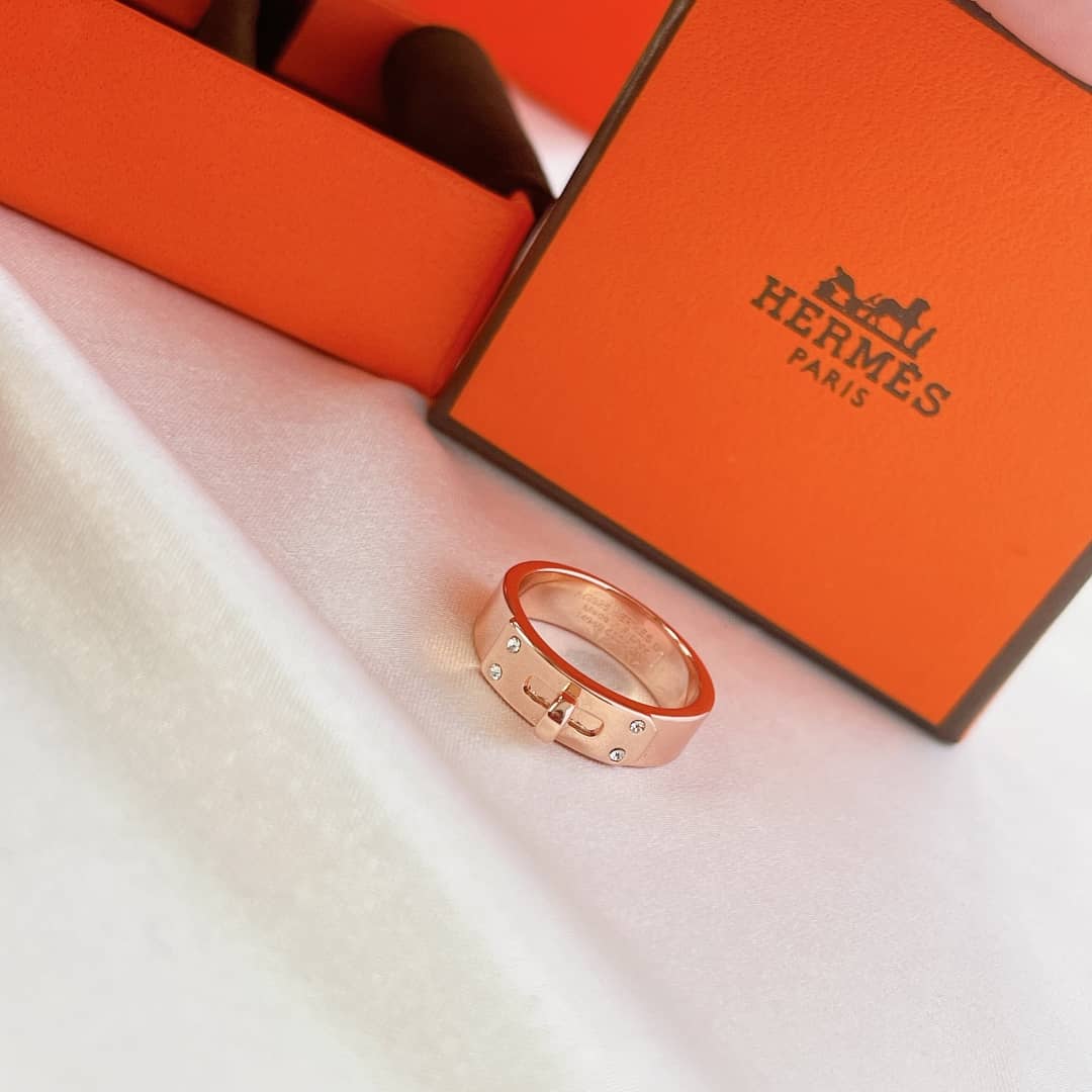 Designer H**me5 Classic Ring