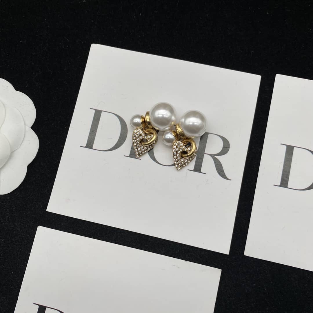 Best Chr1st1an D10r Classic Earring