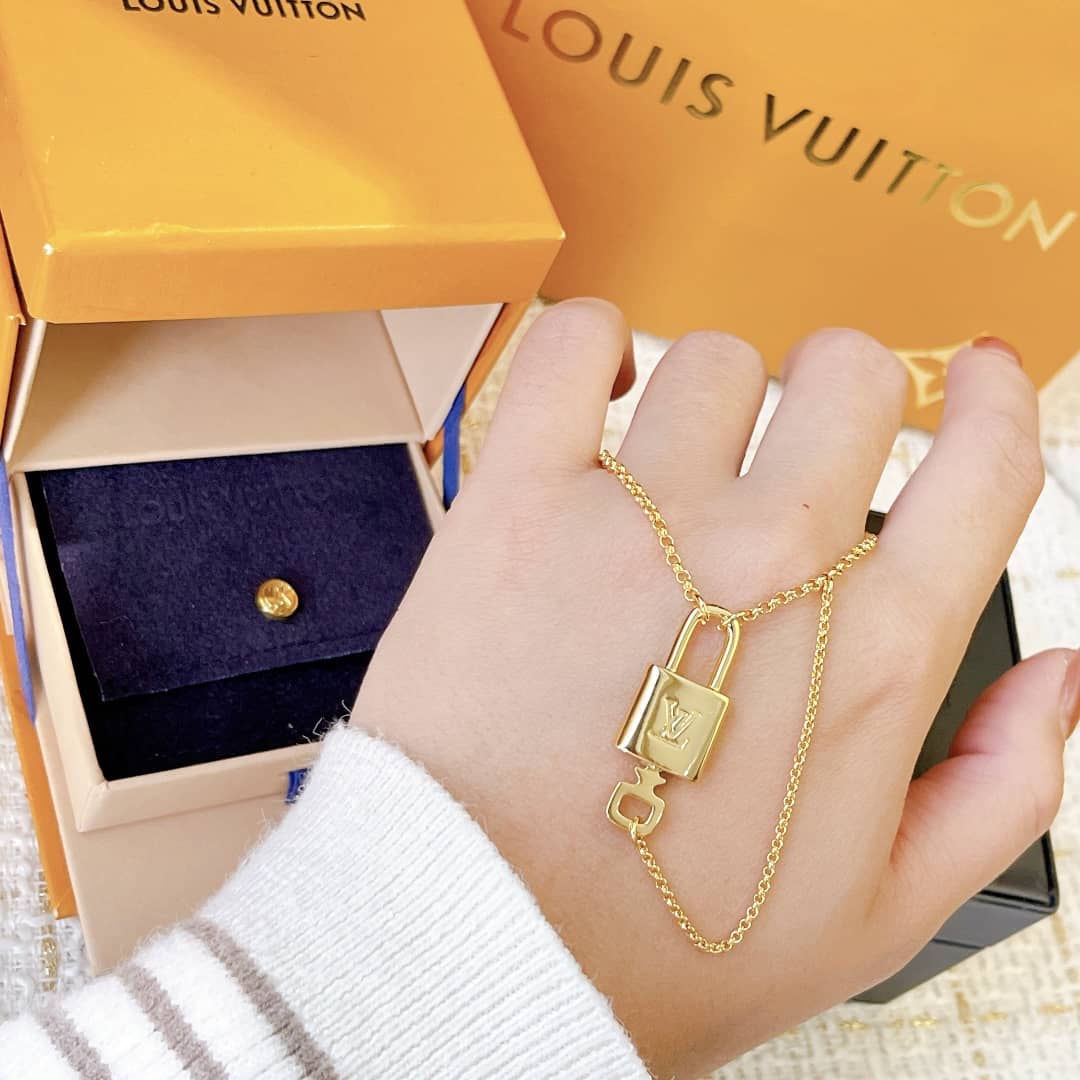 L0vis Vvtt0n Necklace First Copy
