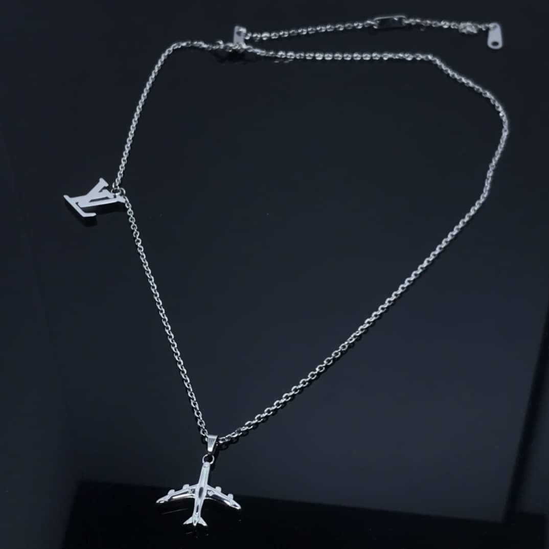 Knockoff L0vis Vvtt0n Logo Necklace