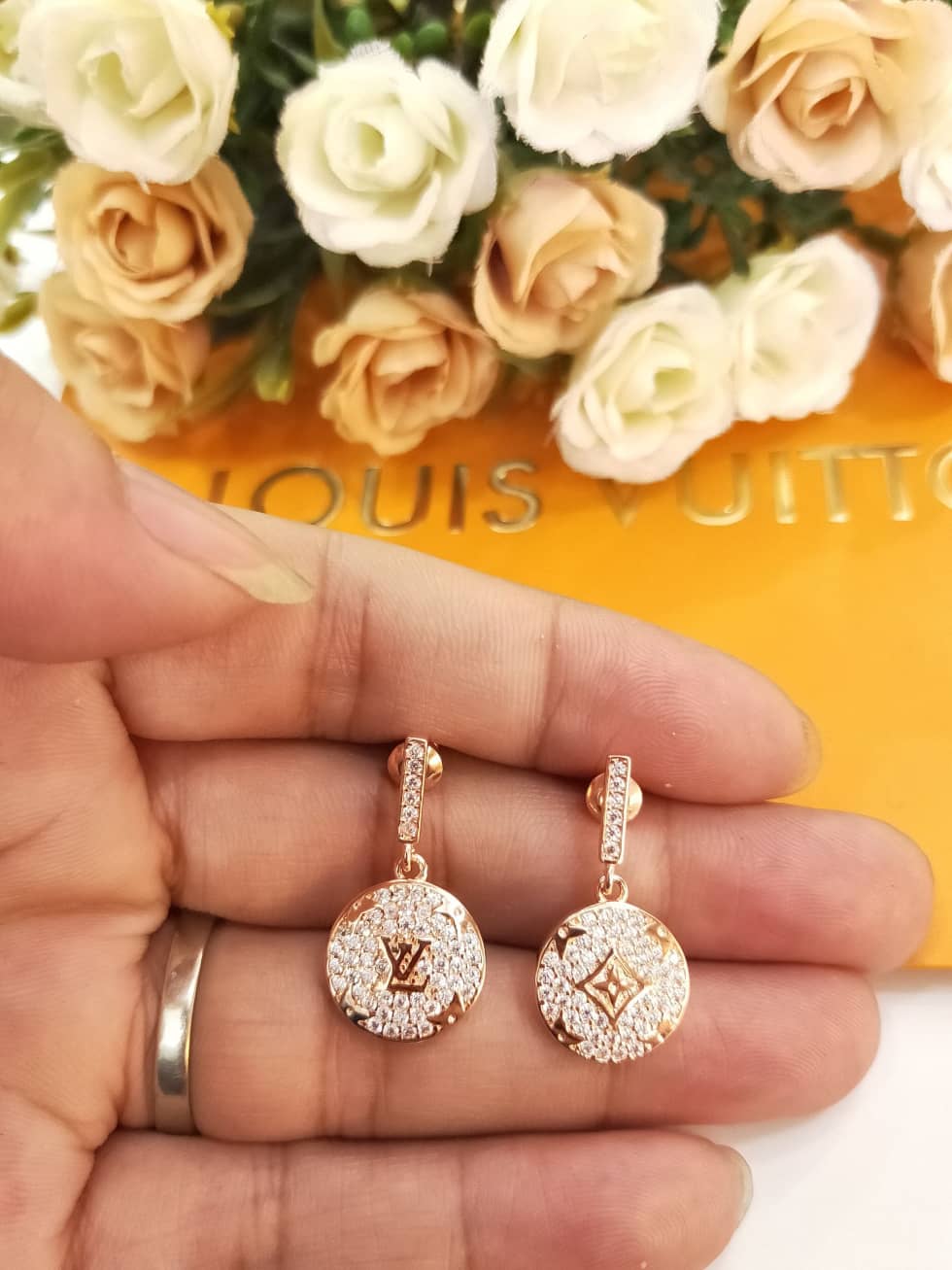 Knockoff L0vis Vvtt0n Logo Earring