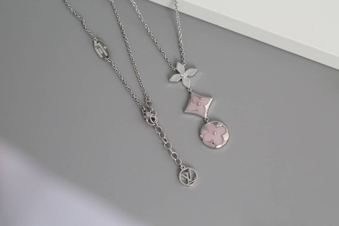 Fake L0vis Vvtt0n Logo Necklace