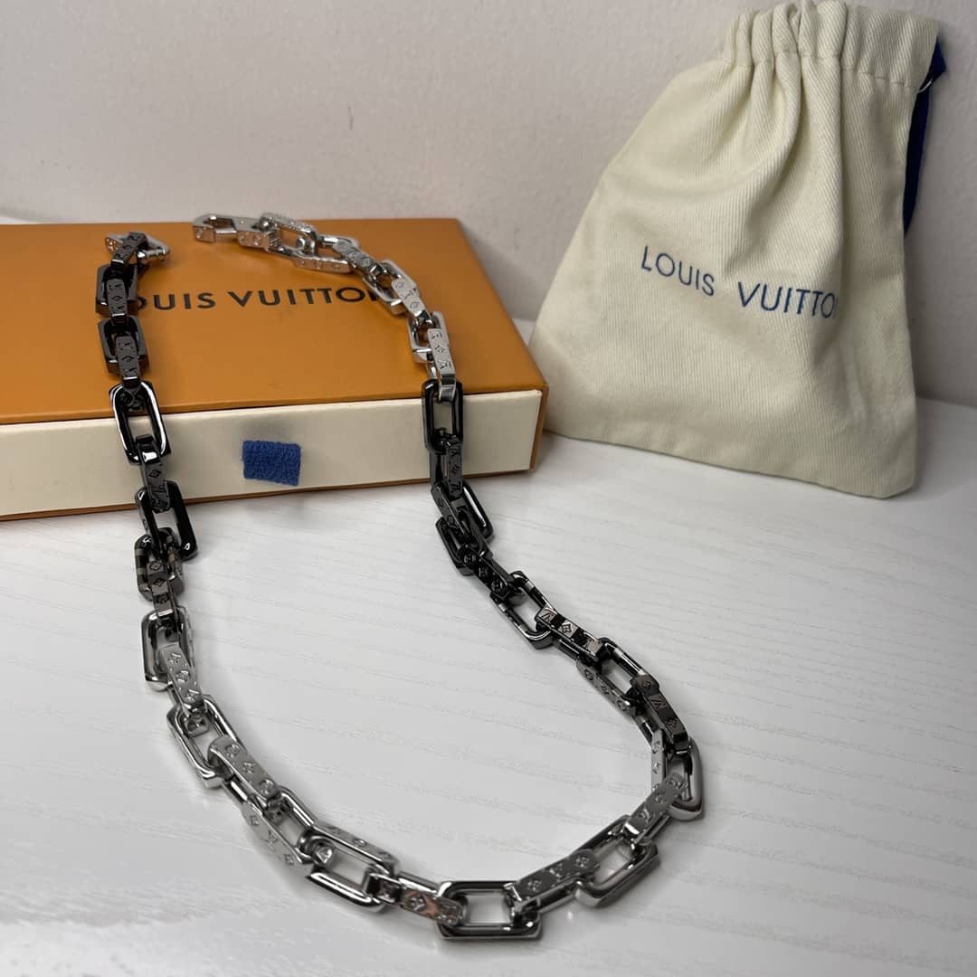 7 Star L0vis Vvtt0n Necklace