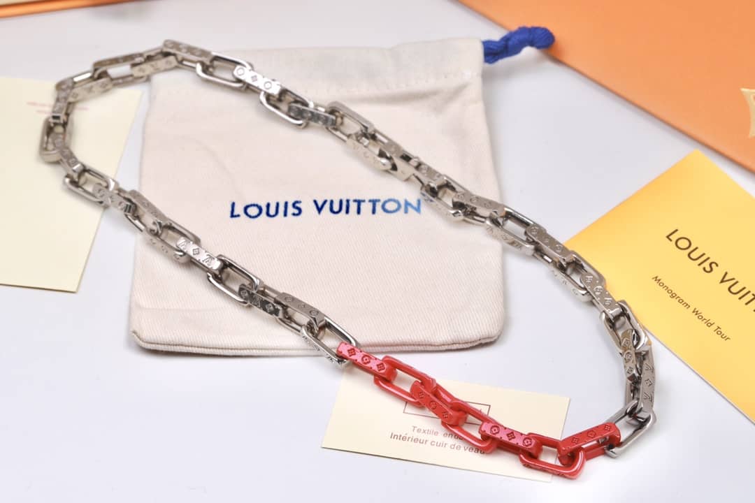 High Quality L0vis Vvtt0n Necklace