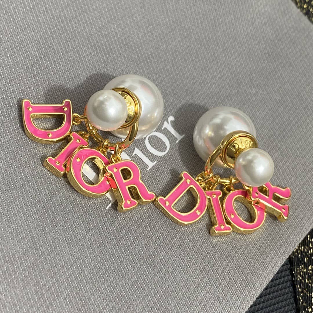 Best Chr1st1an D10r Classic Earring