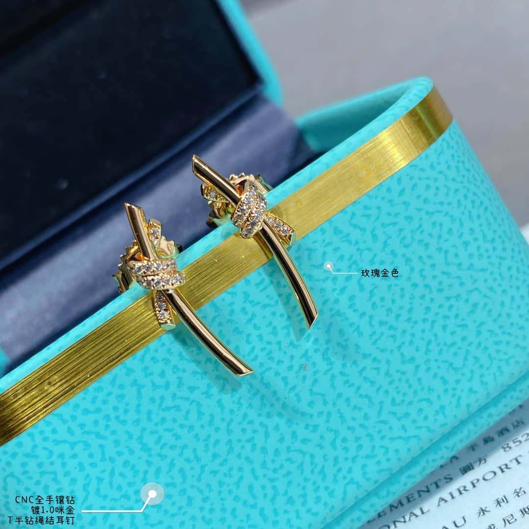Knockoff T*f*ny Logo Earring