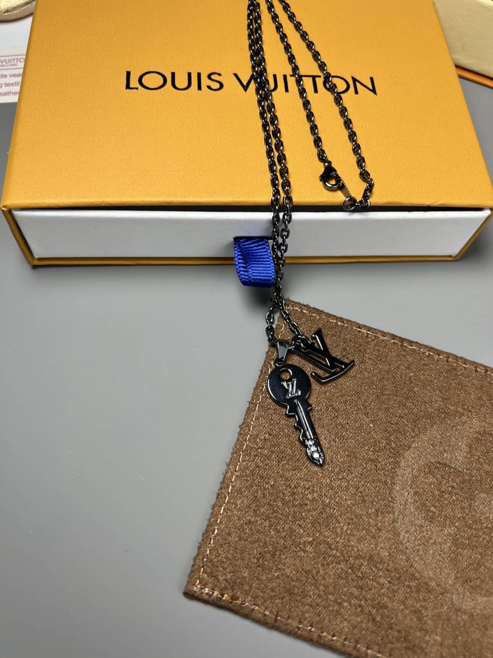 L0vis Vvtt0n Necklace Copy