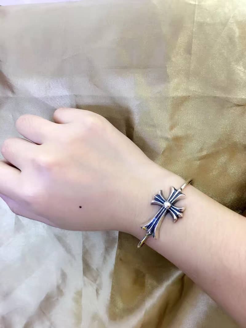 Knockoff Ch*0me He**ts Logo Bracelet