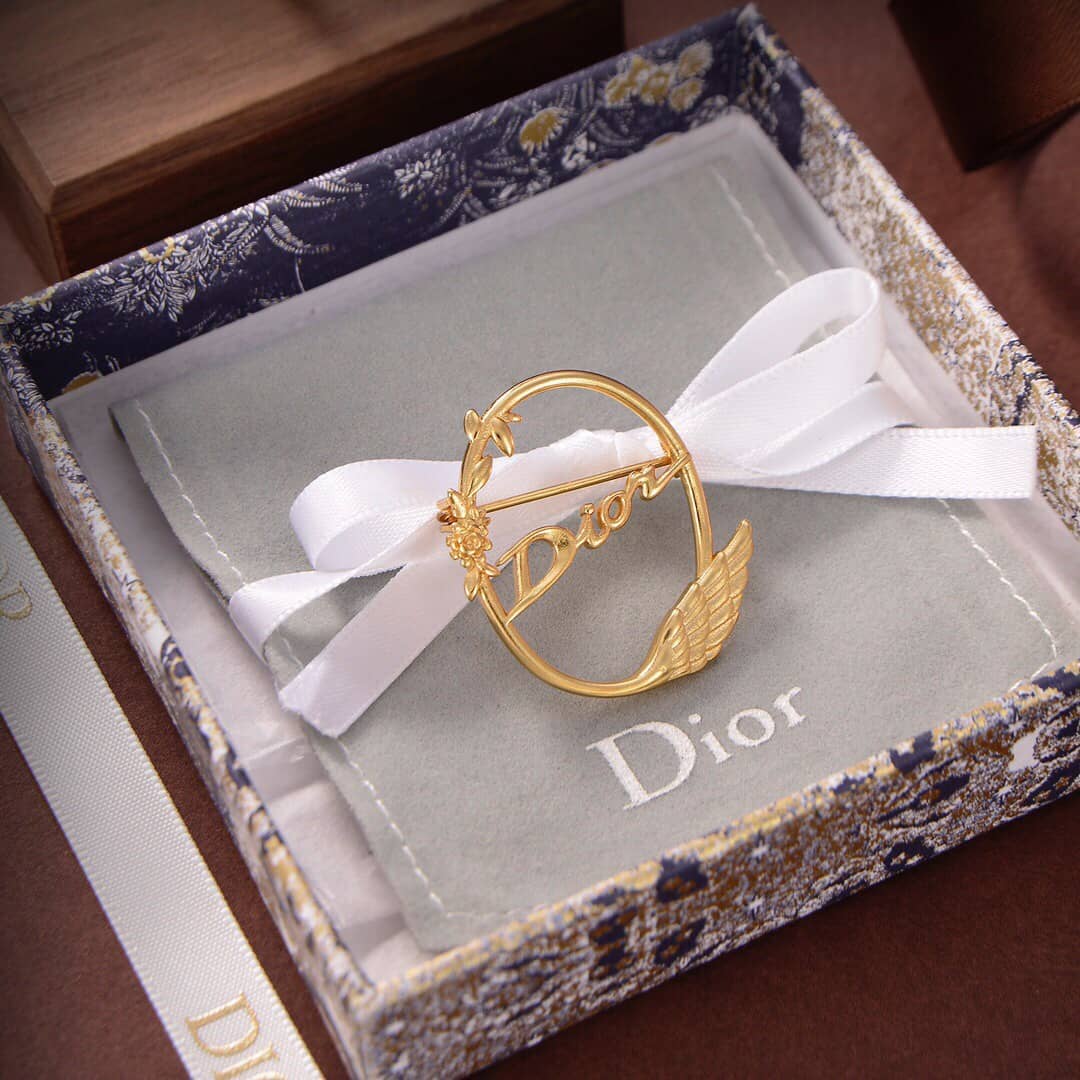 Top Quality Chr1st1an D10r Brooch