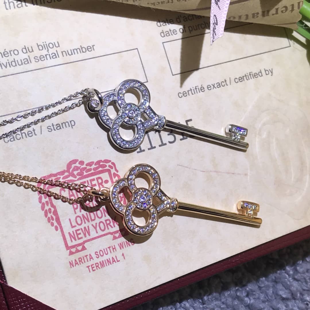 7 Star Ca*t1er Necklace