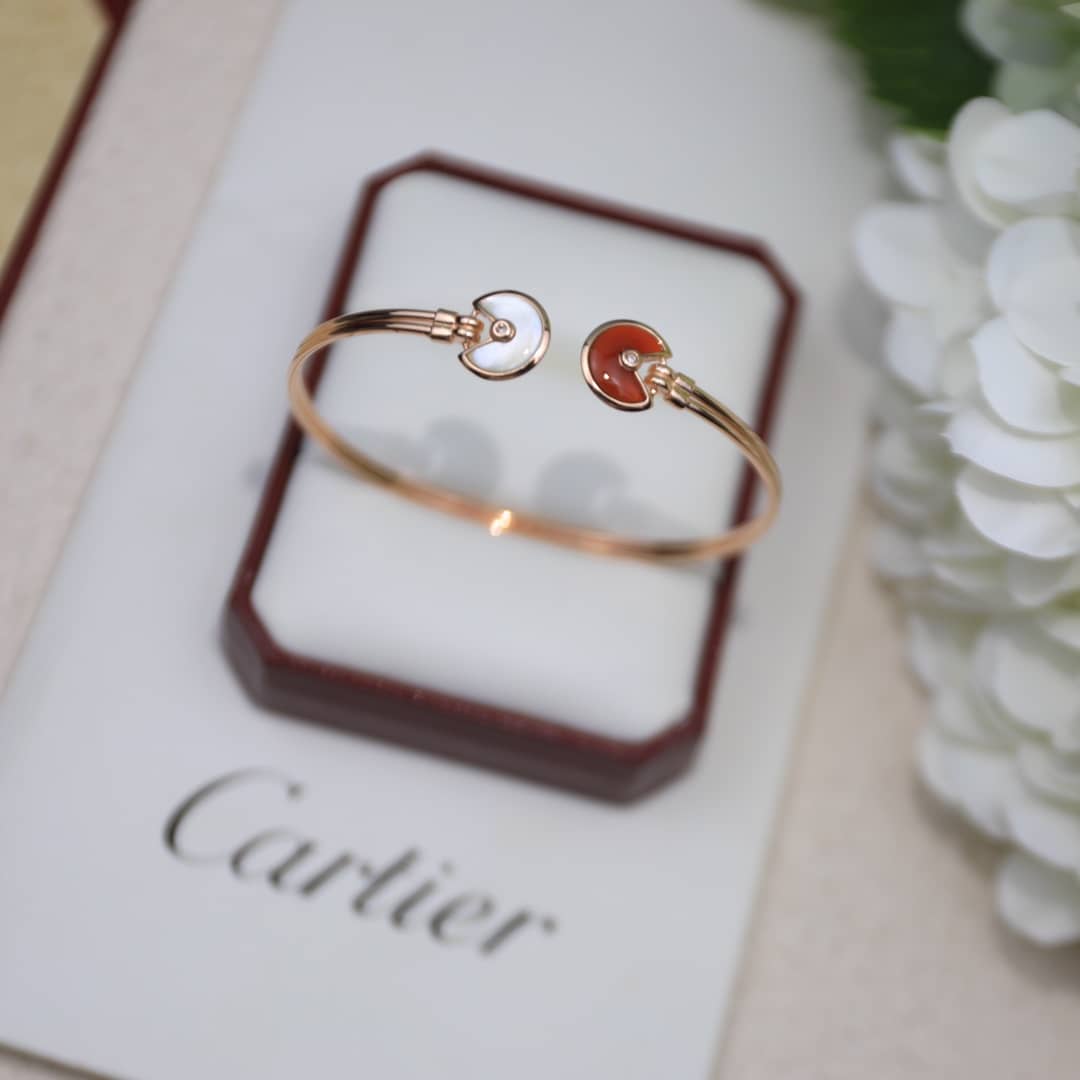 7 Star Ca*t1er Bracelet