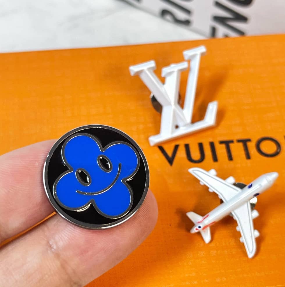 Replica L0vis Vvtt0n Brooch