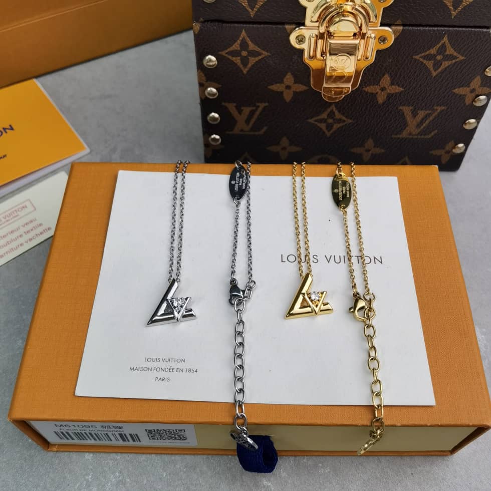 Wholesale L0vis Vvtt0n Logo Necklace