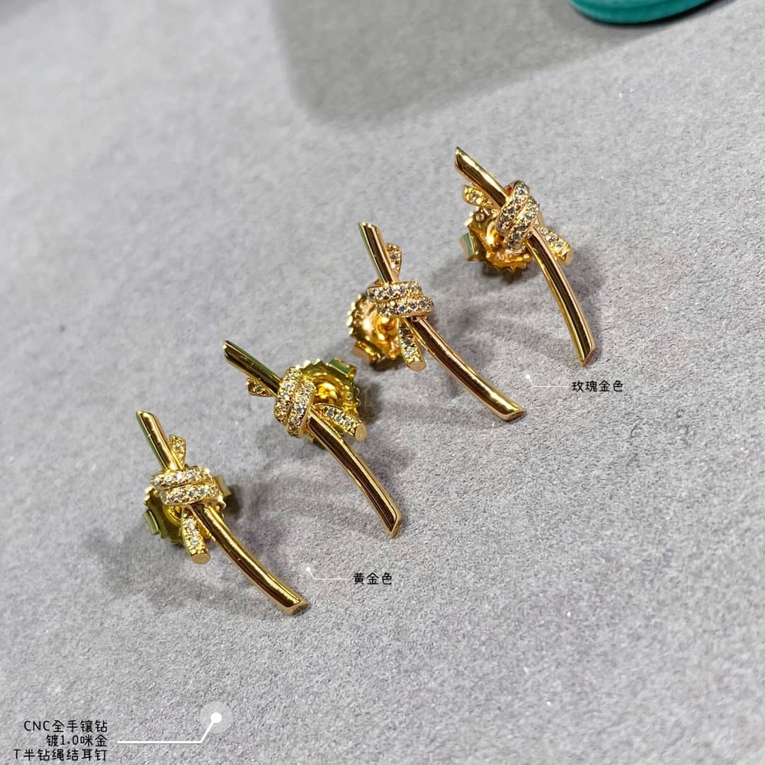 Knockoff T*f*ny Logo Earring