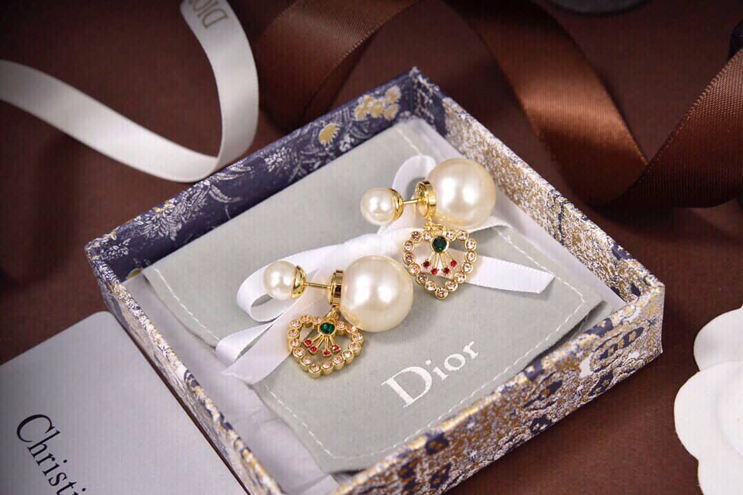7 Star Chr1st1an D10r Earring
