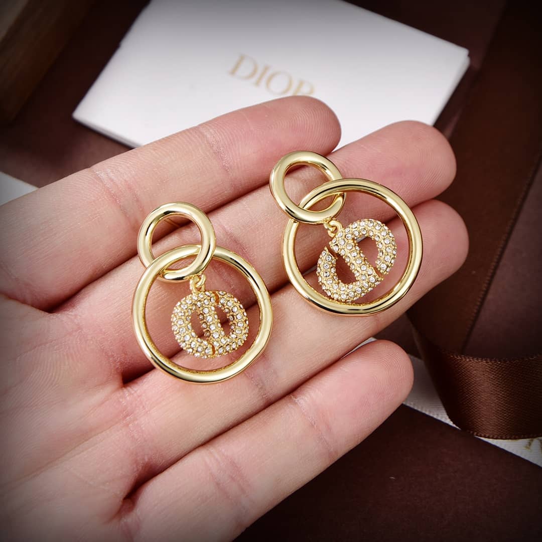 Best Chr1st1an D10r Classic Earring