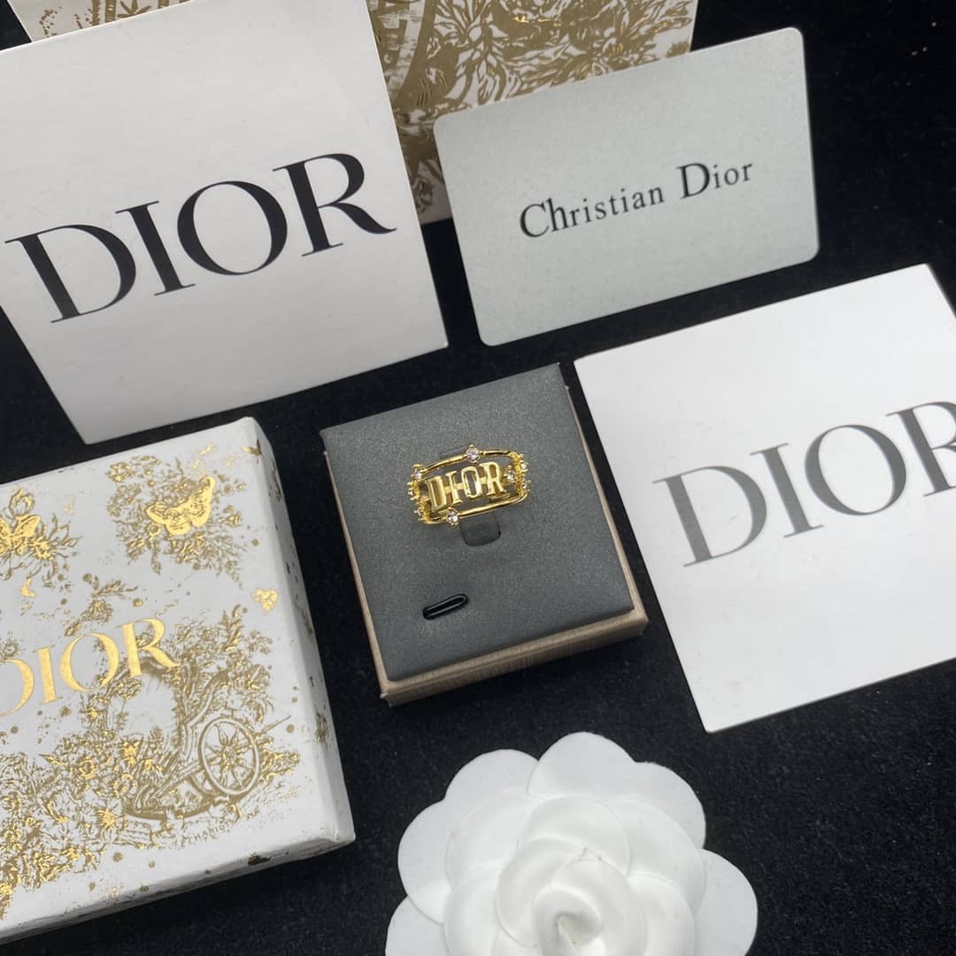 Top Quality Chr1st1an D10r Ring