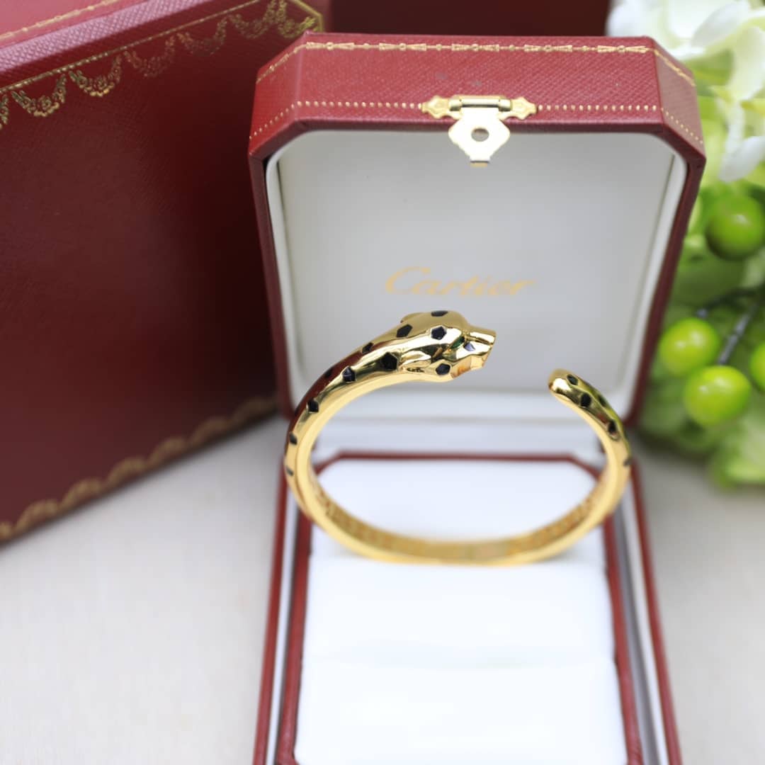 7 Star Ca*t1er Bracelet
