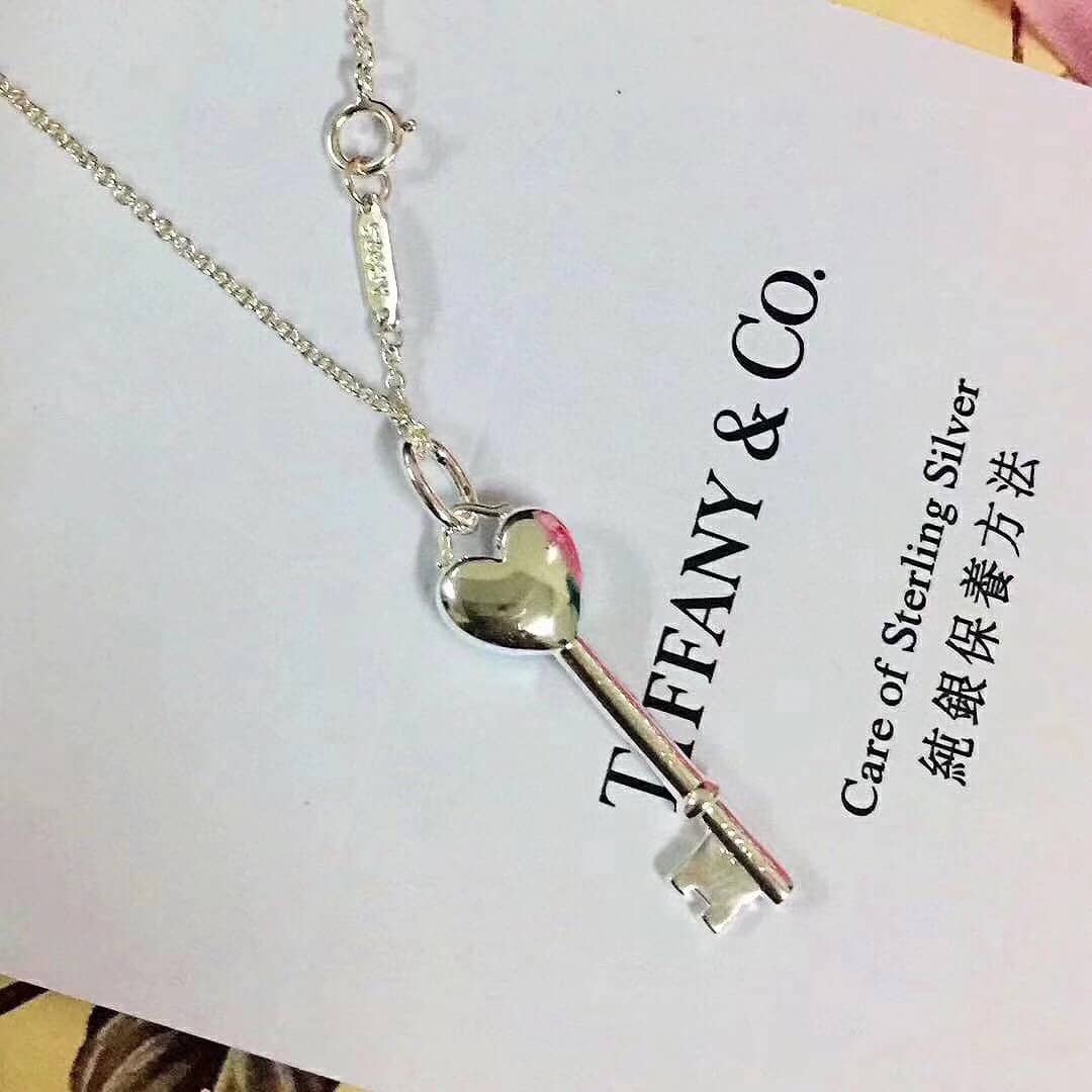T*f*ny Necklace For Sale