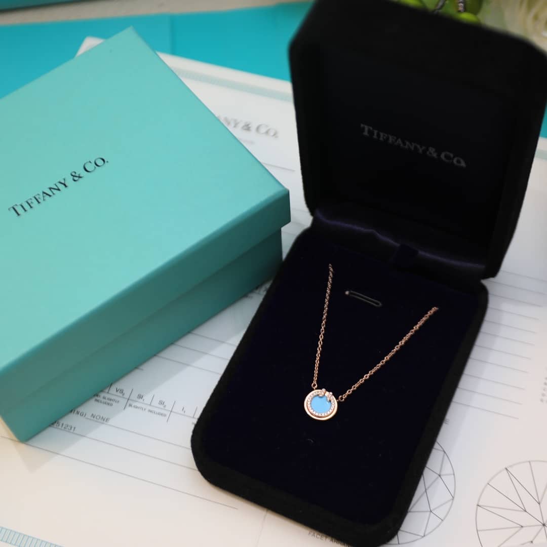 T*f*ny Necklace For Sale