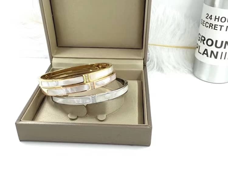 Ca*t1er Bracelet Dupe Classic