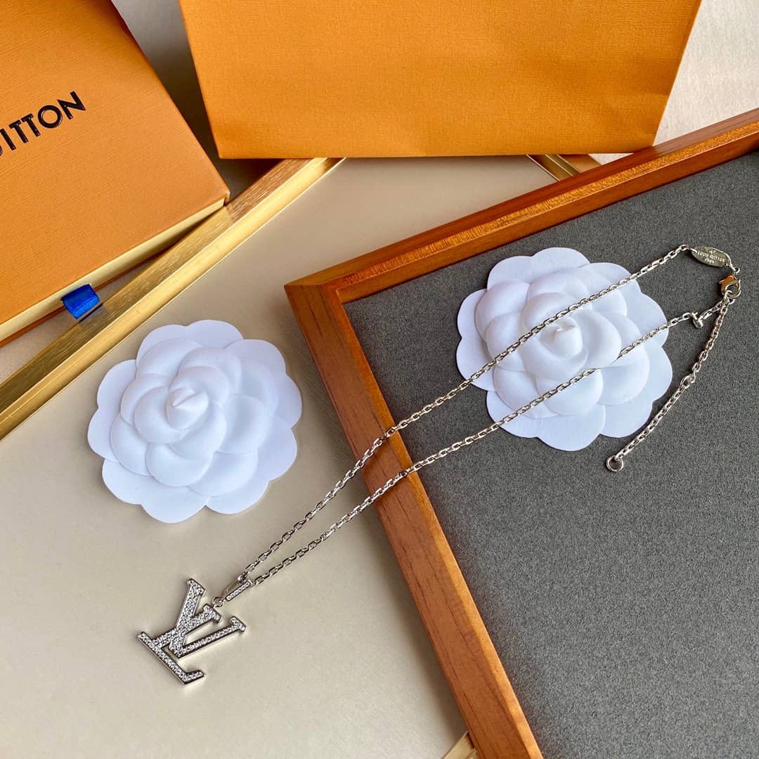 L0vis Vvtt0n Necklace For Sale
