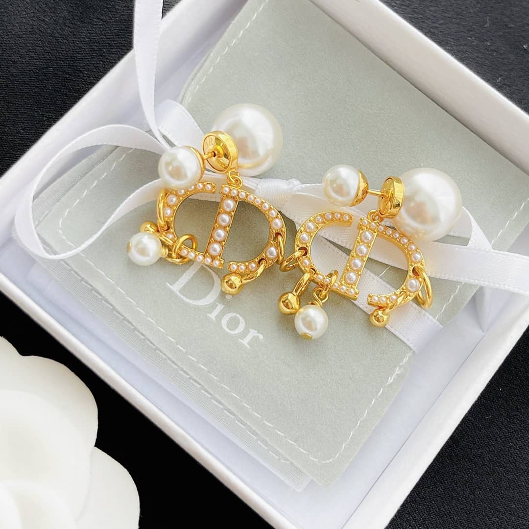 7 Star Chr1st1an D10r Earring