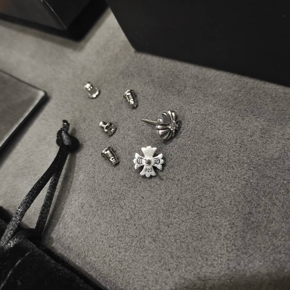 Knockoff Ch*0me He**ts Logo Earring