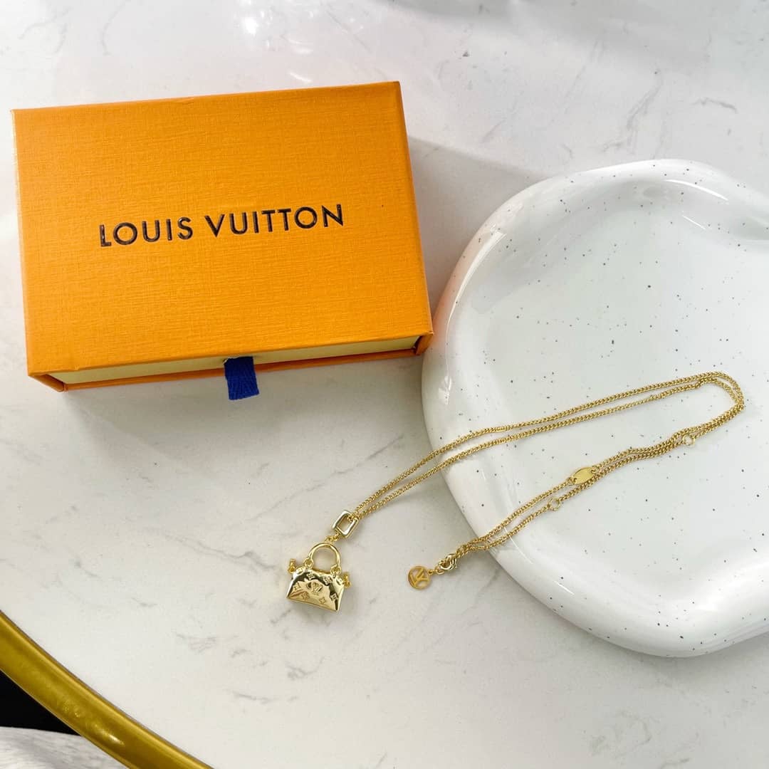 Fake L0vis Vvtt0n Logo Necklace