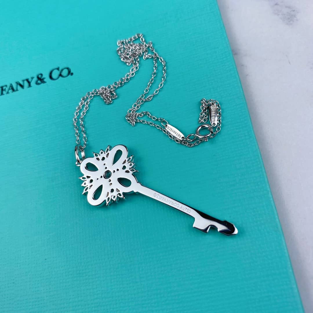 T*f*ny Necklace First Copy