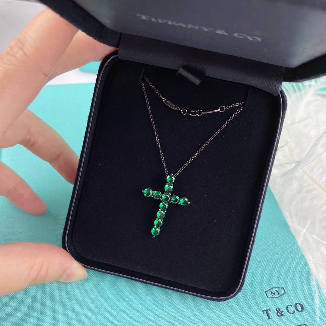 T*f*ny Necklace For Sale