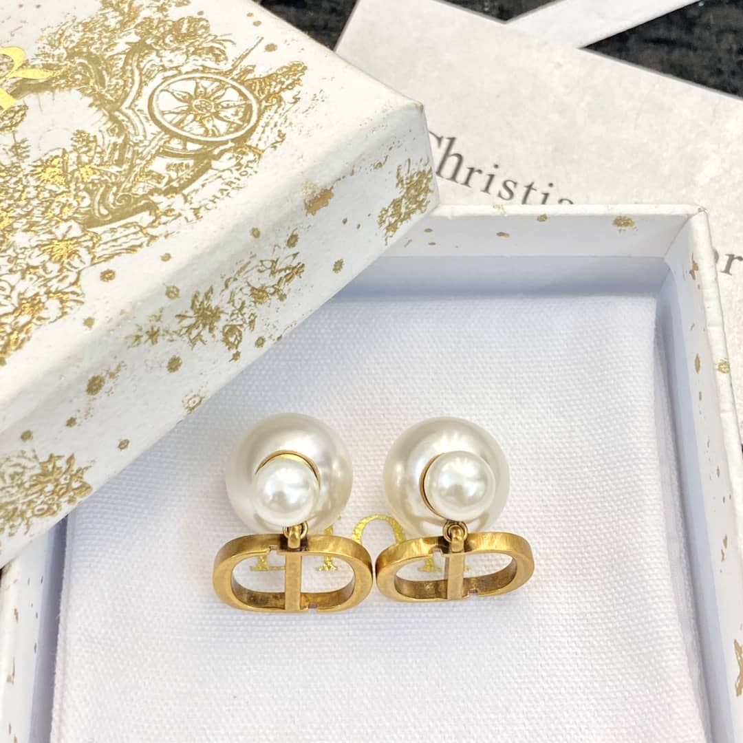 Top Quality Chr1st1an D10r Earring