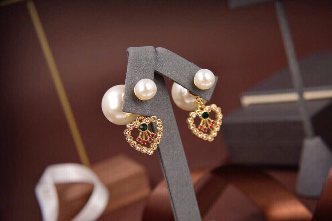 7 Star Chr1st1an D10r Earring