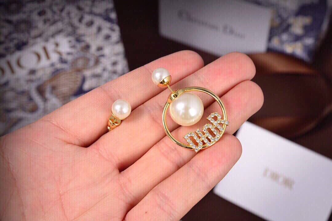 7 Star Chr1st1an D10r Earring