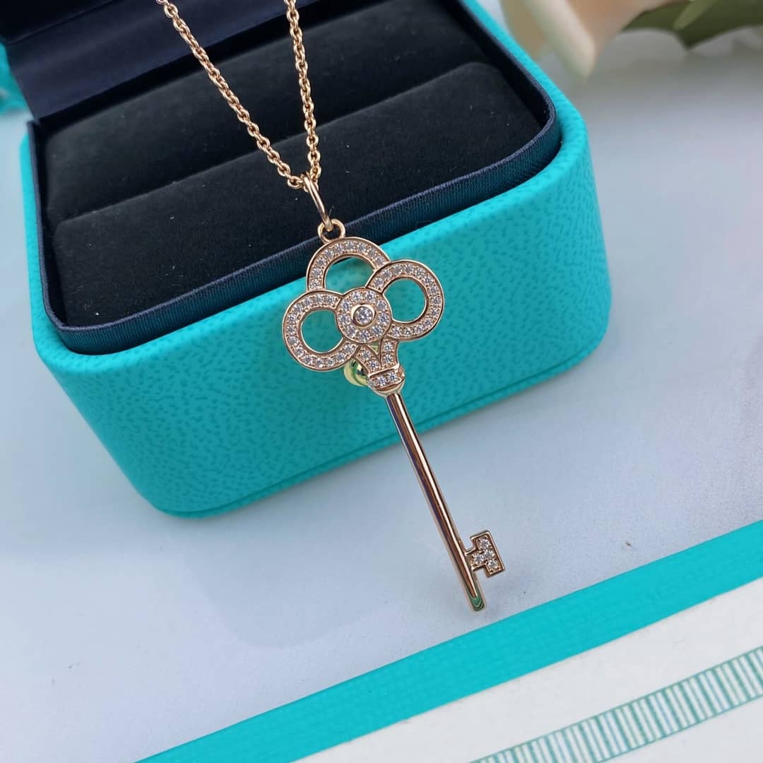 T*f*ny Necklace For Sale
