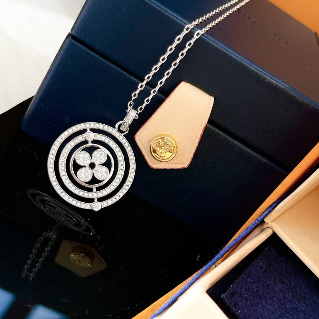 Fake L0vis Vvtt0n Logo Necklace