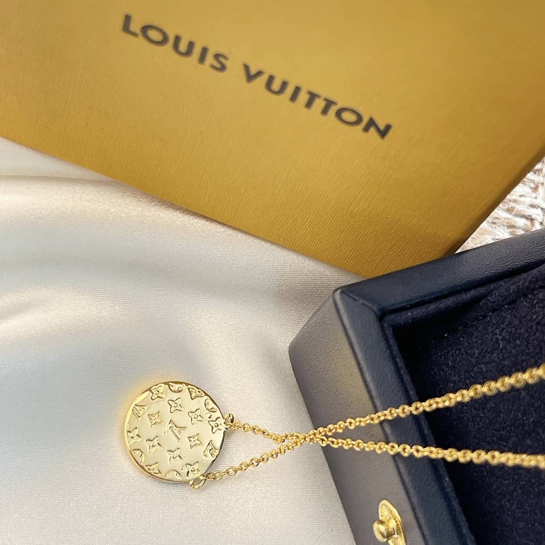 Wholesale L0vis Vvtt0n AAA+ Necklace
