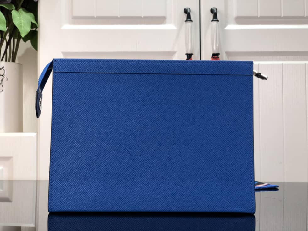 L0vis Vvtt0n Taiga Pochette Voyage Blue M59147 Replica