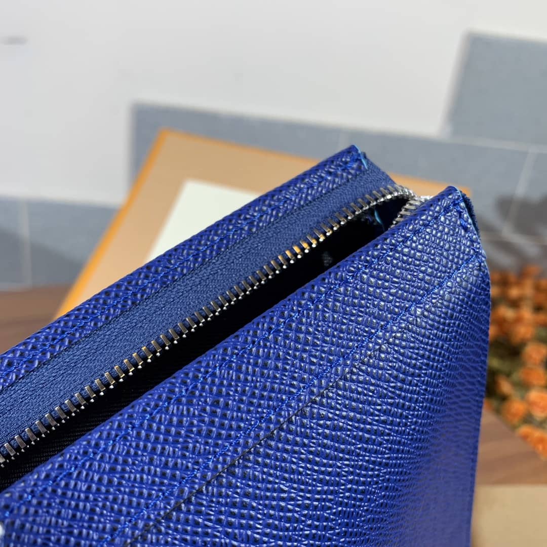 L0vis Vvtt0n Pochette Voyage MM Replica Clutch Blue M30395