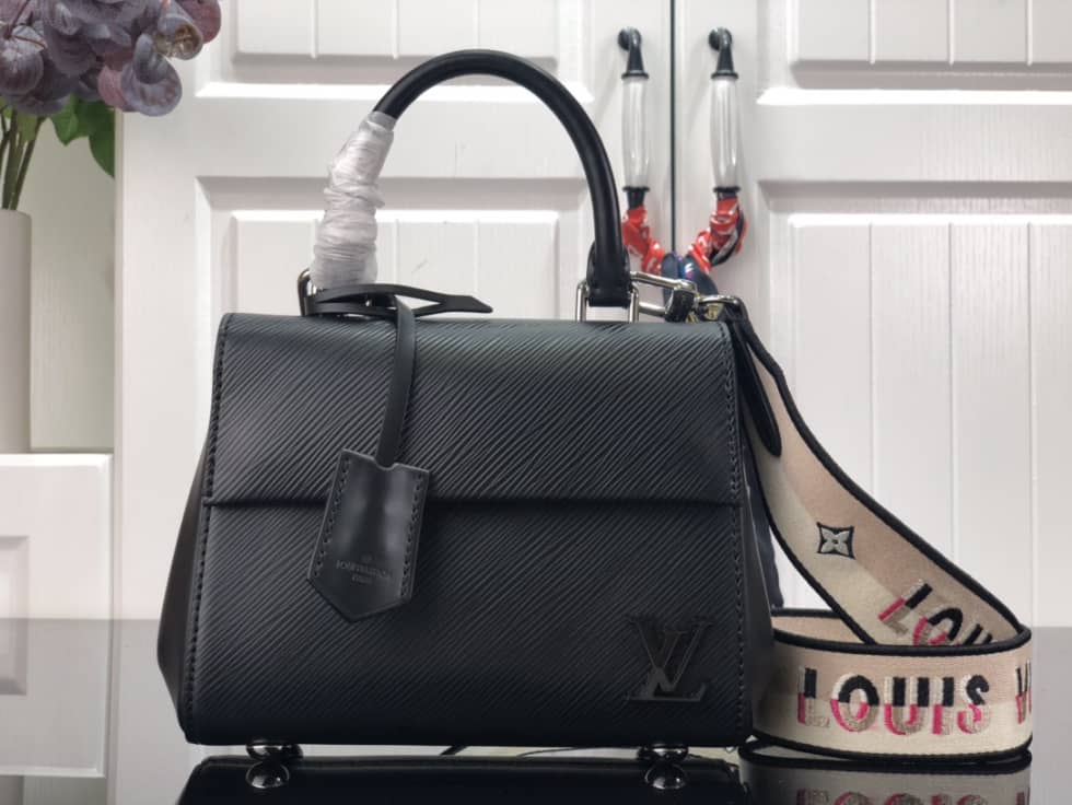 L0vis Vvtt0n Cluny Mini Epi Leather M58928 Replica Shoulder Bag