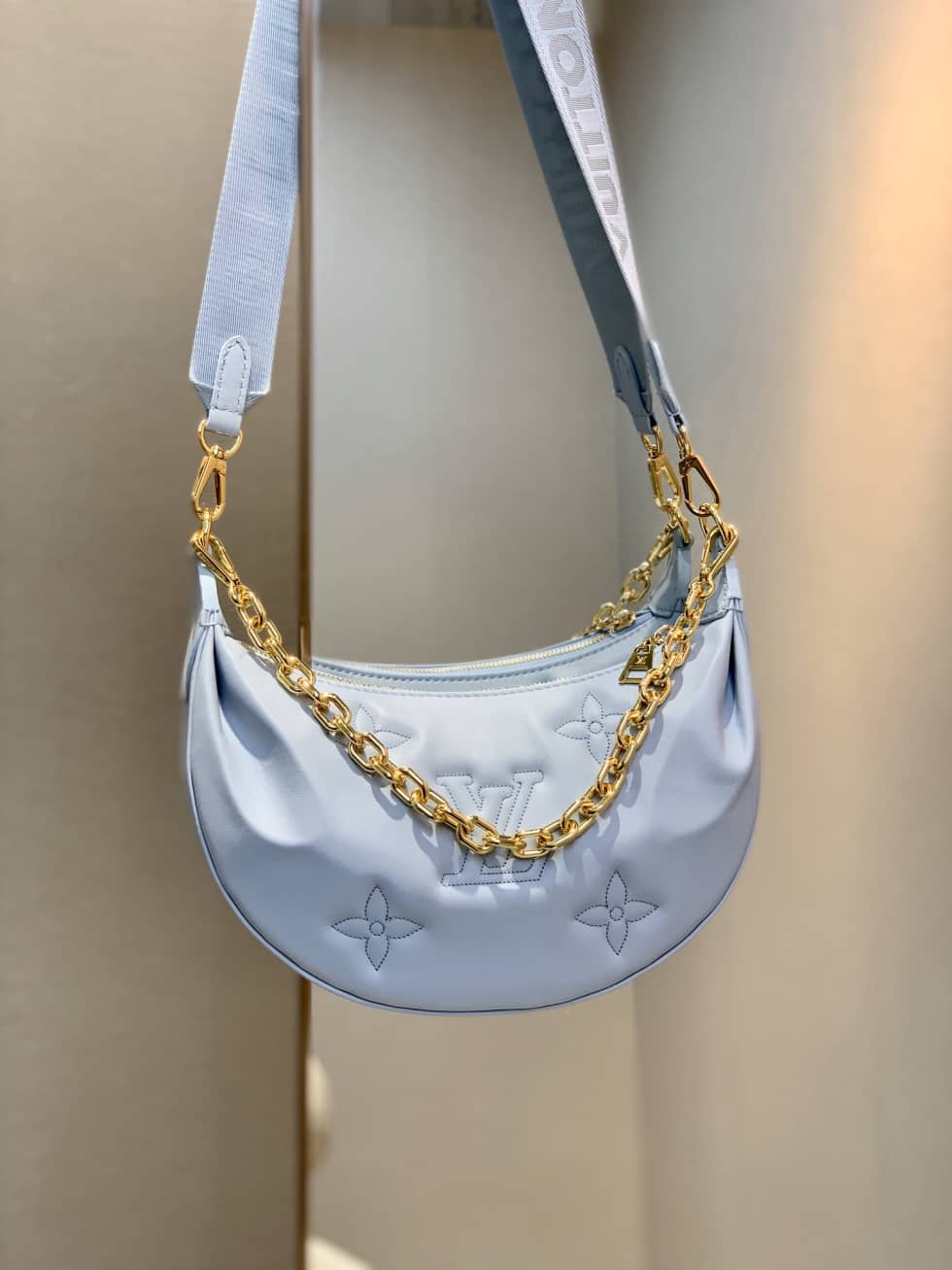 L0vis Vvtt0n Over The Moon Glacier Blue M59825 Replica Hobo